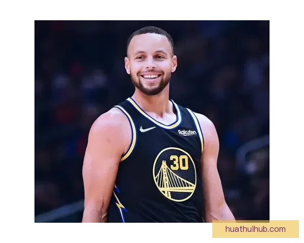 库里晒图致敬父亲球衣退役传奇光芒永照球馆穹顶